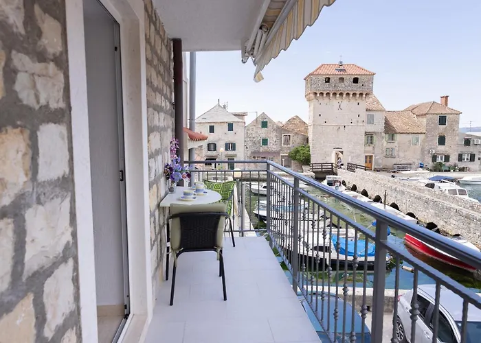 شقة A Near With Two Balconies *